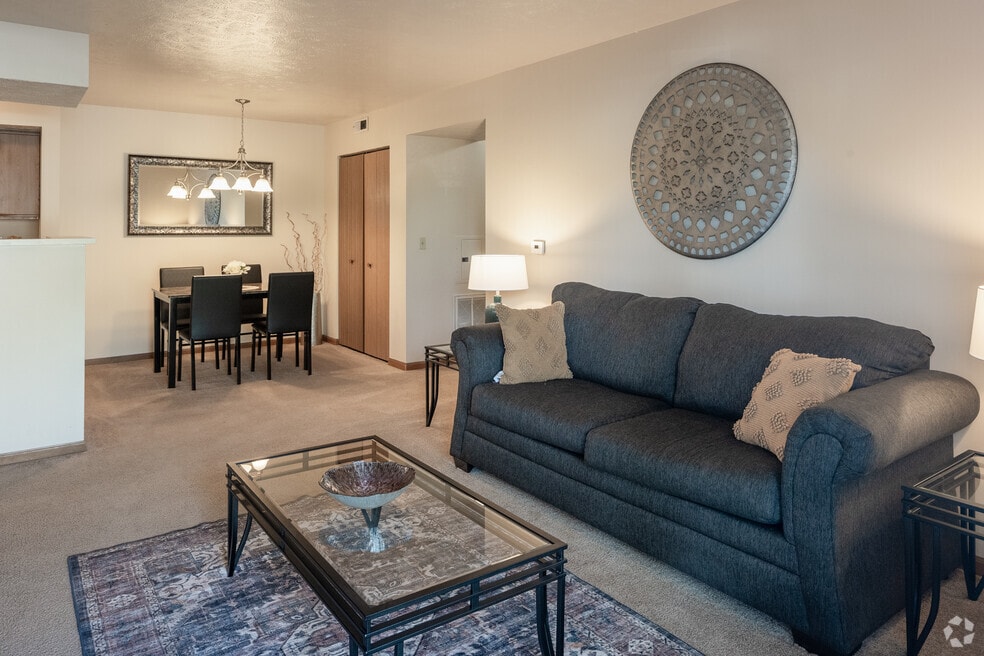 Covington Square, Valparaiso, IN 46383 - photo 1