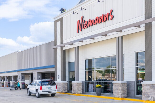 Head to Niemanns Country Market for fresh produce near West Haven.