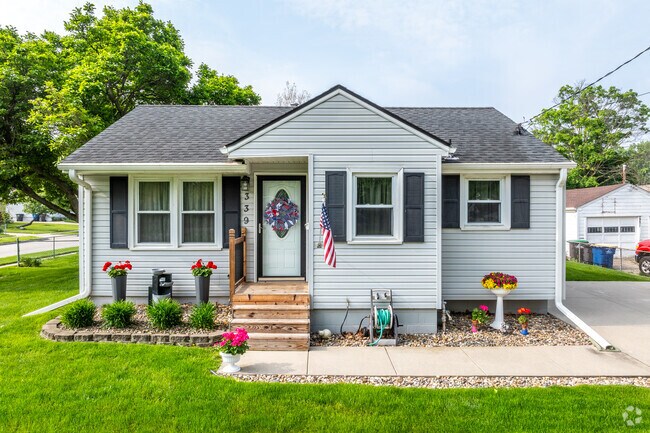 Many modest ranches line the streets of McKinley School.