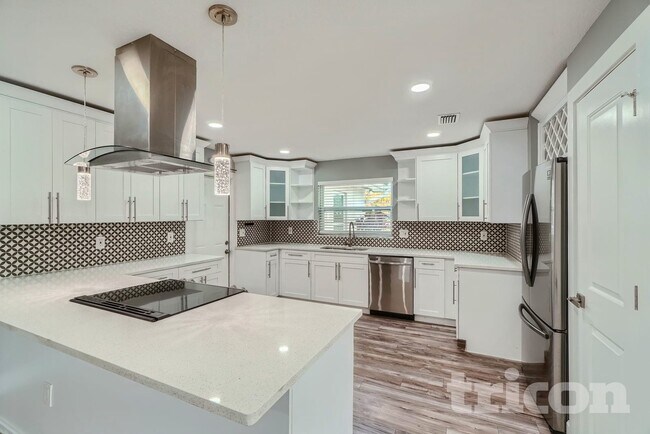 1498 Hunt Ln, Clearwater, FL 33764 - photo 5