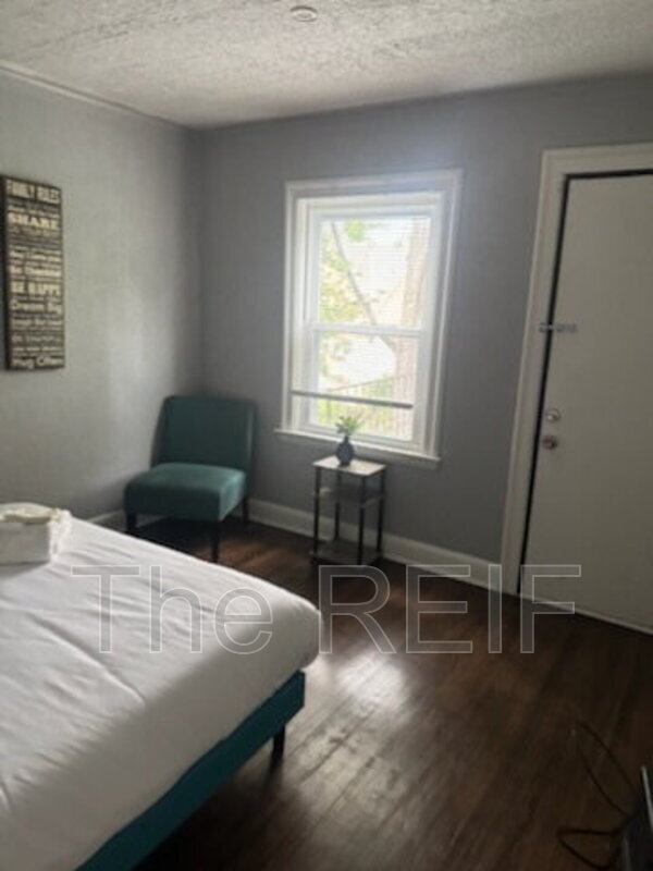 4400 Buckingham Ave unit Upper Unit, Detroit, MI 48224 - photo 3