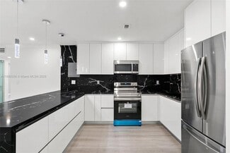 9405 SW 76th St, Miami, FL 33173