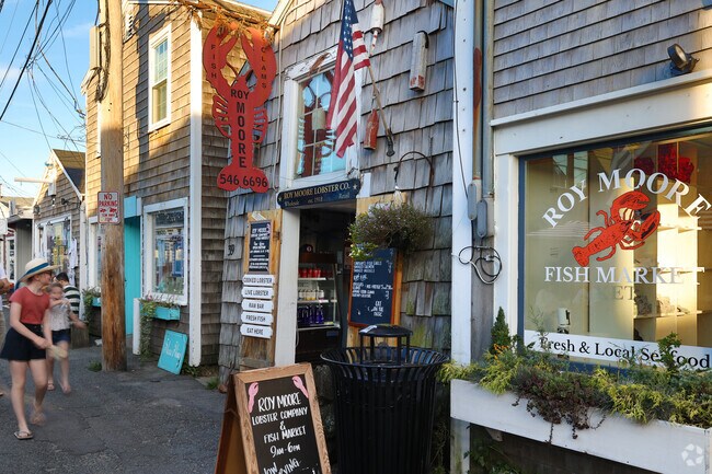 It's always a good time to get fresh Lobsters at Roy's in Rockport.