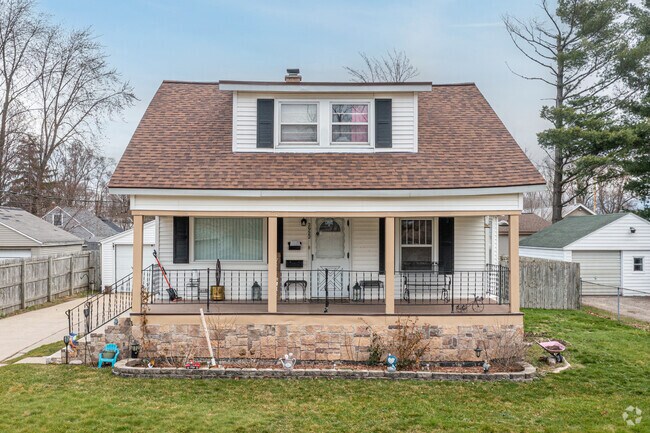Craftsman-style homes are found around the Clyde Park neighborhood.