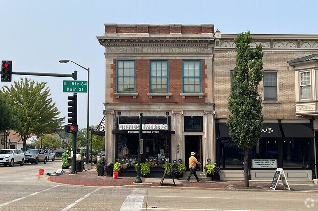 Ghoulish Mortals brings spooky fun to Ferson Creek shoppers.
