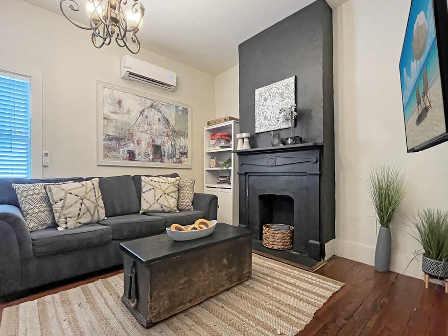 515 E Huntingdon St unit ID1244807P, Savannah, GA 31401 - photo 1