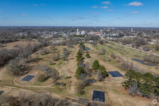 Spring Creek Golf Course has a 9-hole course a few blocks South of Historic Downtown Tuscumbia.