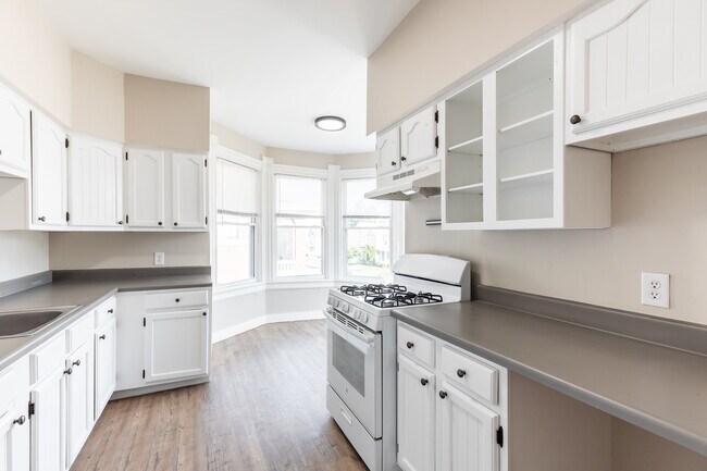 1949 Hudson Ave unit 2, Cincinnati, OH 45212 - photo 3