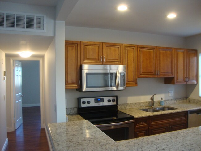 665 Enfield St unit B12, Boca Raton, FL 33487 - photo 3