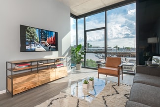 2730 W Belden Ave, Chicago, IL 60647