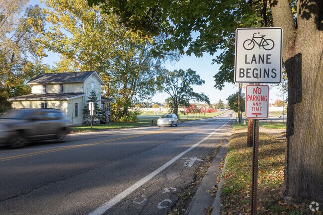 Most of North St is lined by bike lanes making it an easy commute for locals.