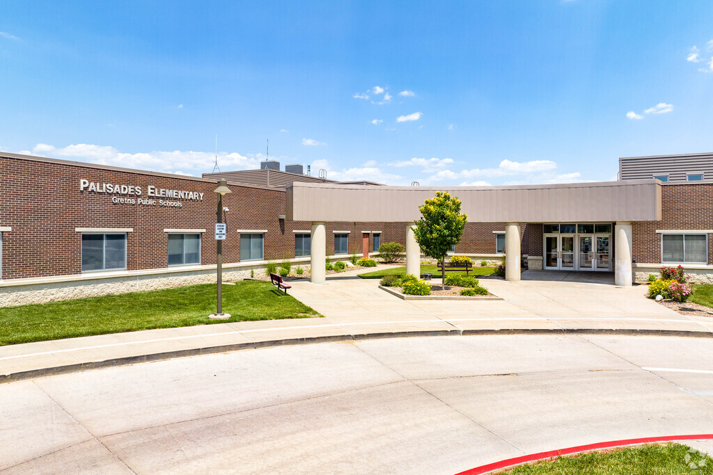 Palisades Elementary School main entrance.
