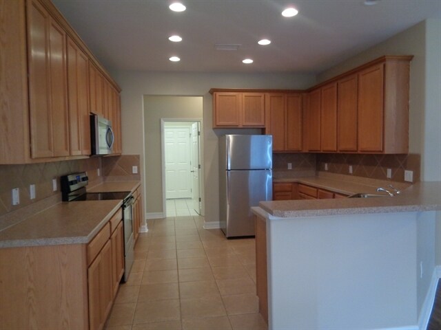 11125 Running Pine Dr, Riverview, FL 33569 - photo 4