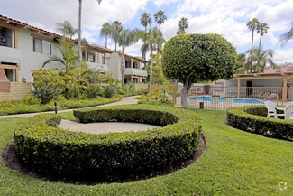 121 N La Reina Cir, Anaheim, CA 92801