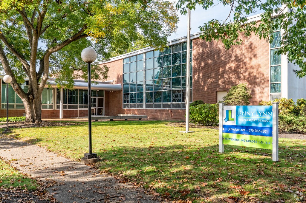 Little ones can attend Jenny Lynn Elementary school in Kingston.