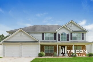 6070 Autumn Green Dr, Fairburn, GA 30213