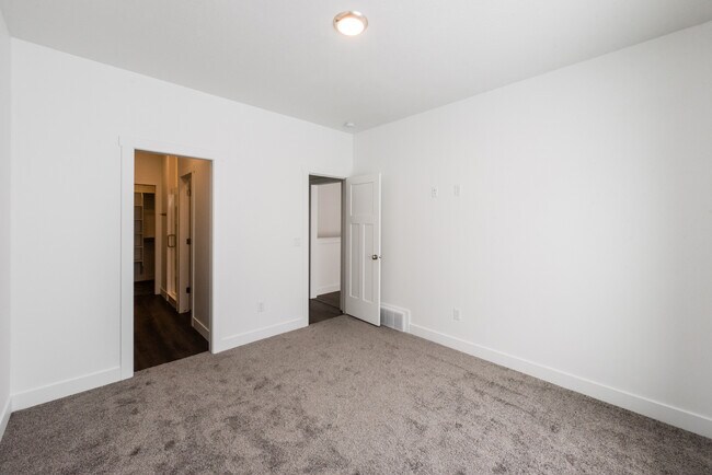 612 E 2450 N unit 37884068, North Logan, UT 84341 - photo 7