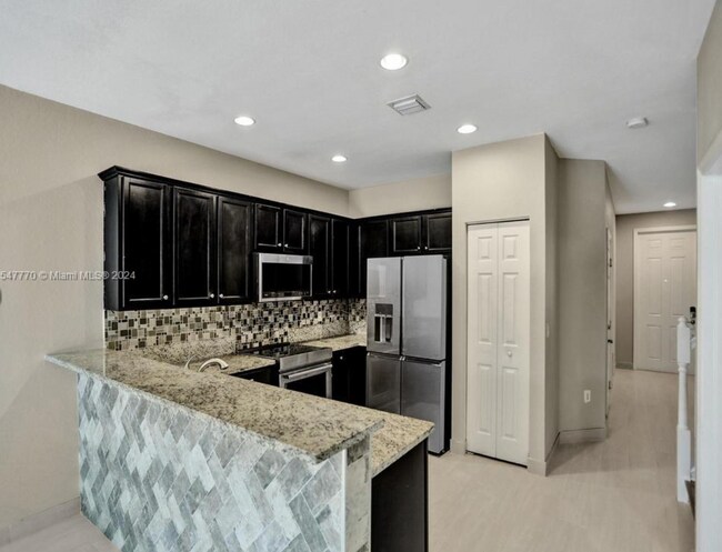 8925 NW 102nd Ct, Doral, FL 33178 - photo 6