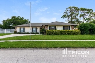 907 67th Ave Dr W, Bradenton, FL 34207