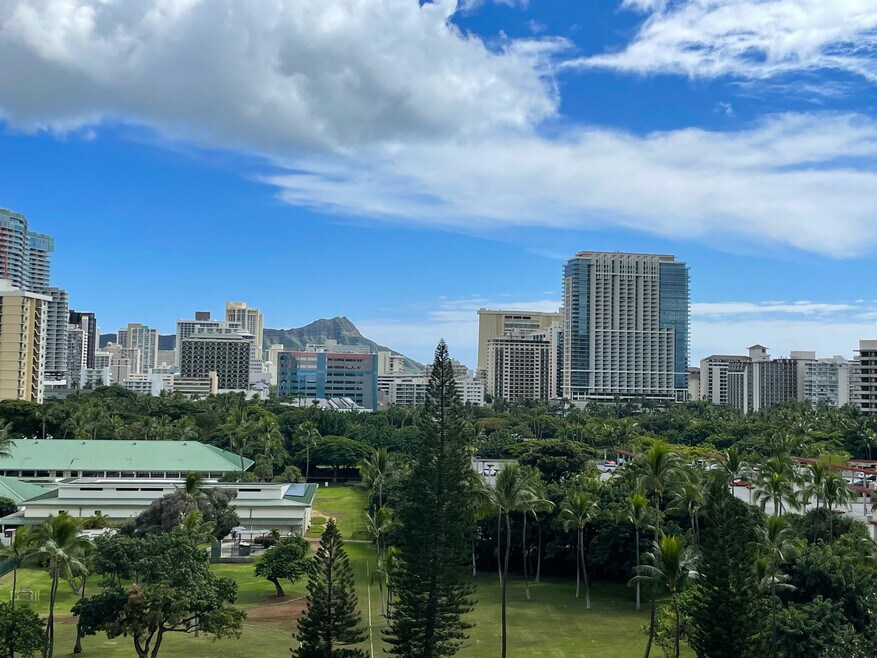 Diamond Head and Park view