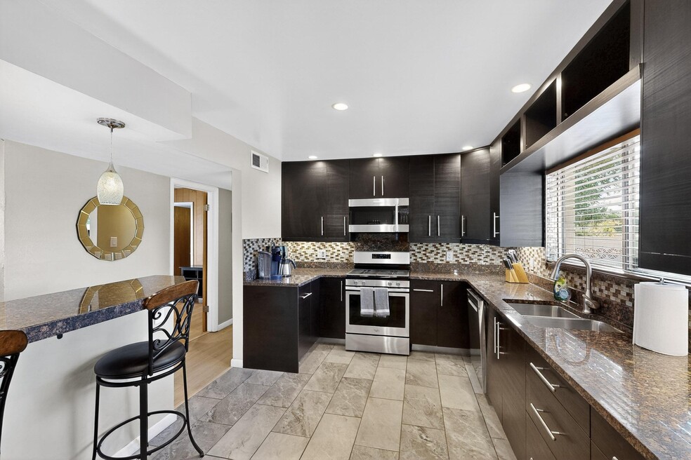 4715 Marquette Ave NE, Albuquerque, NM 87108 - photo 1