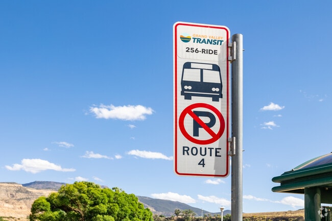 Find convenient public transportation in the Palisade Area.