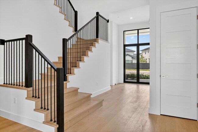 10105 Milky Way Dr, Austin, TX 78730 - photo 4