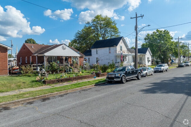 Farley Place is home to a variety of housing styles.