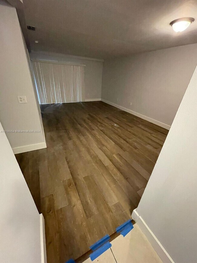 2288 SW 81st Ave unit GREAT 2 BEDROOM UPAT, Miramar, FL 33025 - photo 6