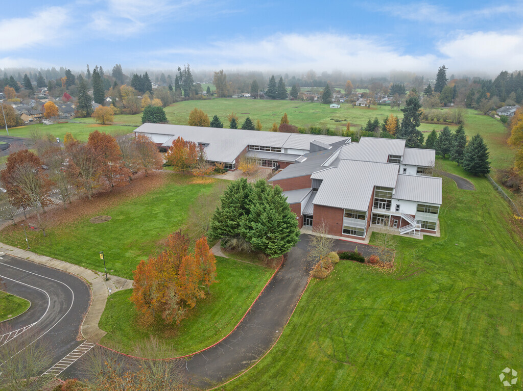 Madison Middle School serves students in the Santa Clara area of Eugene Oregon.