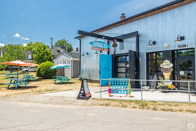 Hang 10 is the perfect place to soak up the summer vibes in Wasena.