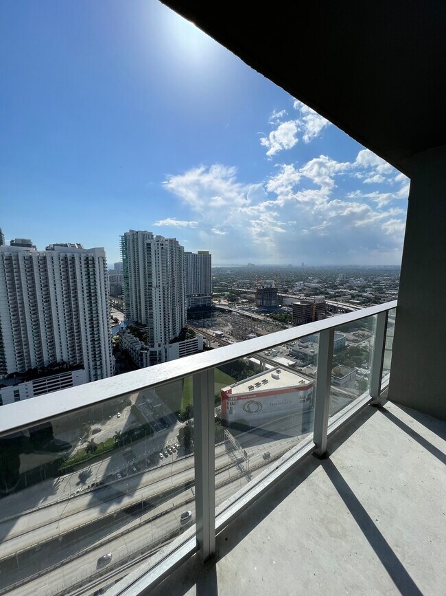 467 SW 4th St, Miami, FL 33130 - photo 6