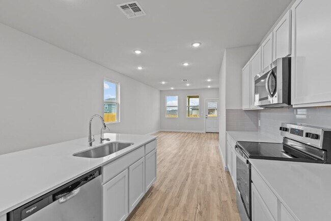 12447 Hurdelbrink Ranch, San Antonio, TX 78245 - photo 6