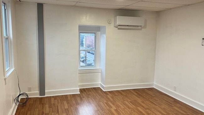 993 E Philadelphia St unit 3rd Floor, York, PA 17403 - photo 3