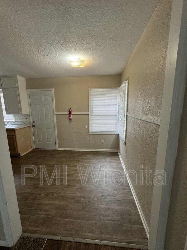 828 S Water St unit 1, Wichita, KS 67213 - photo 3