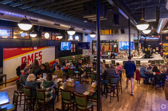 Sweet Caroline’s is where Grand-Summit locals gather for classy cocktails and great food.