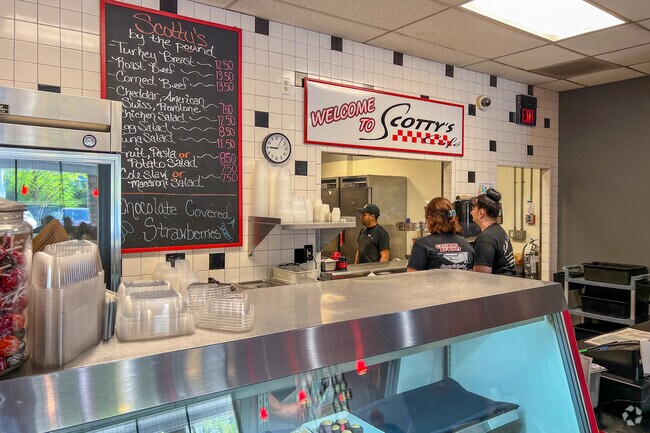 Scotty's Café is an unpretentious American café & deli serving breakfast, brunch & lunch in a strip-mall setting.