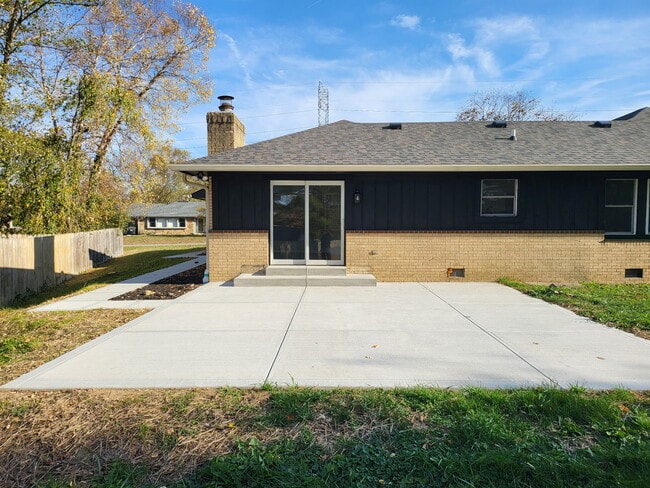 642 Echo Bend Blvd, Greenwood, IN 46142 - photo 4