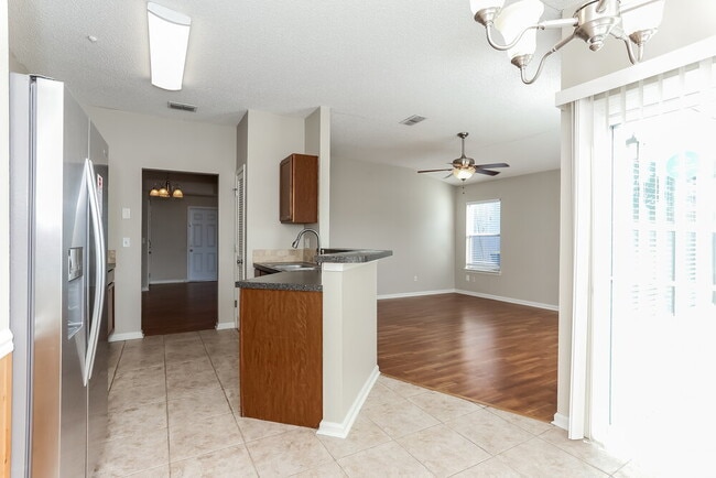 12327 Sondra Cove Ct, Jacksonville, FL 32225 - photo 5