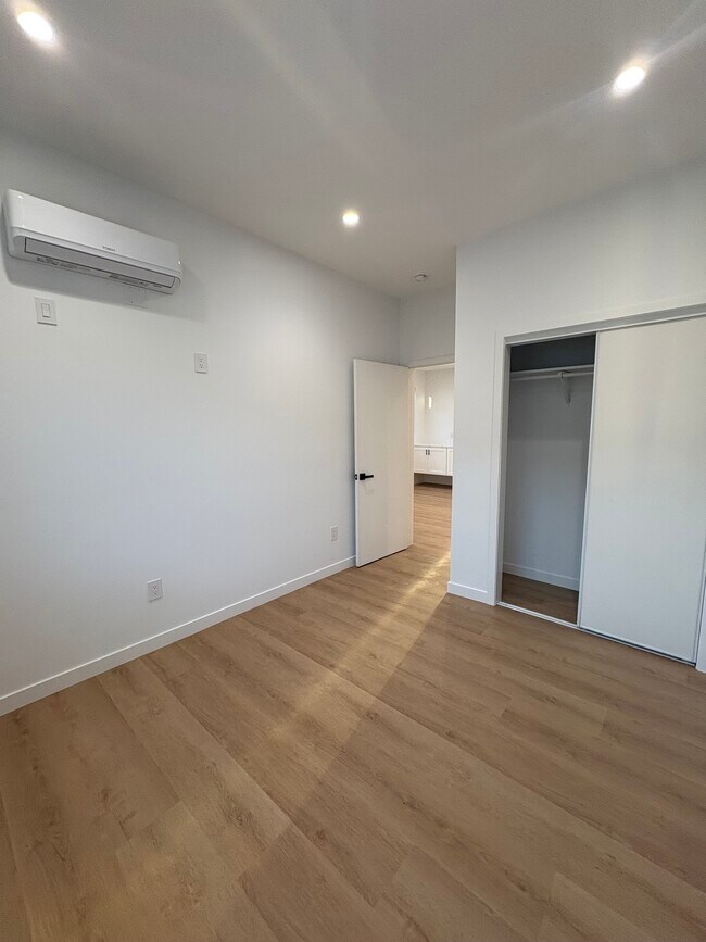 7834 S Harvard Blvd unit 7836 S Harvard, Los Angeles, CA 90047 - photo 6