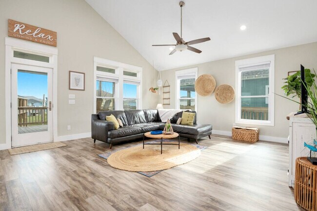 951 Gulf Shores Dr unit ID1223252P, Crystal Beach, TX 77650 - photo 4