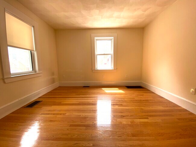 5 Rifle Ct unit 1, Watertown, MA 02472 - photo 3