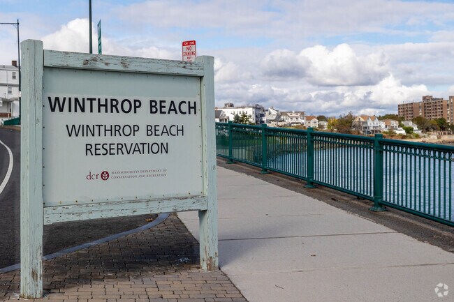 The Winthrop Beach Reservation is a wonderful place to enjoy a picnic on the weekend.