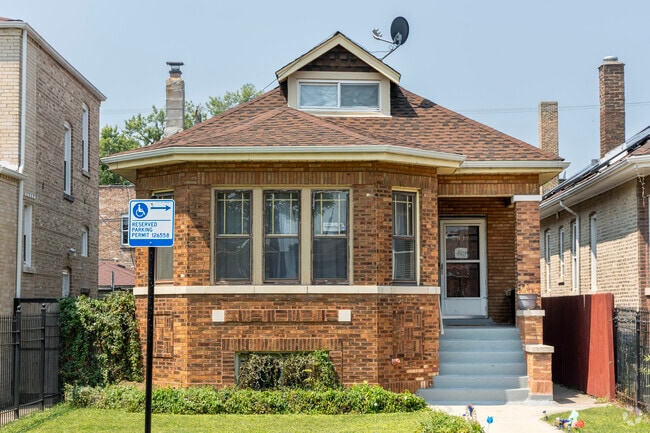 Chicago style bungalows built at the turn of the 19th century define Marquette Park's charm.