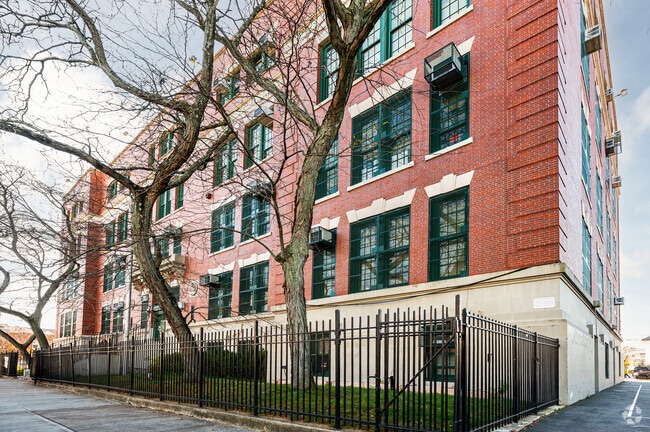 Ps 153 Homecrest has a student-teacher ratio of 14 to 1