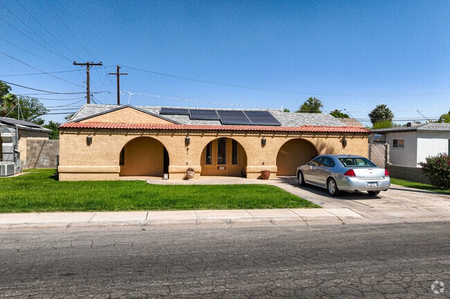 With stucco finishes and tile roofs, Townsend’s homes showcase classic Spanish and Pueblo designs.