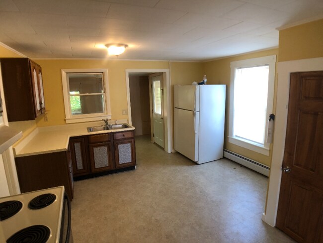 20 Winter St unit 20 Winter Street, Laconia, NH 03246 - photo 4