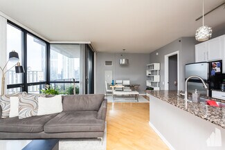 210 S Desplaines St Unit 1011, Chicago, IL 60661