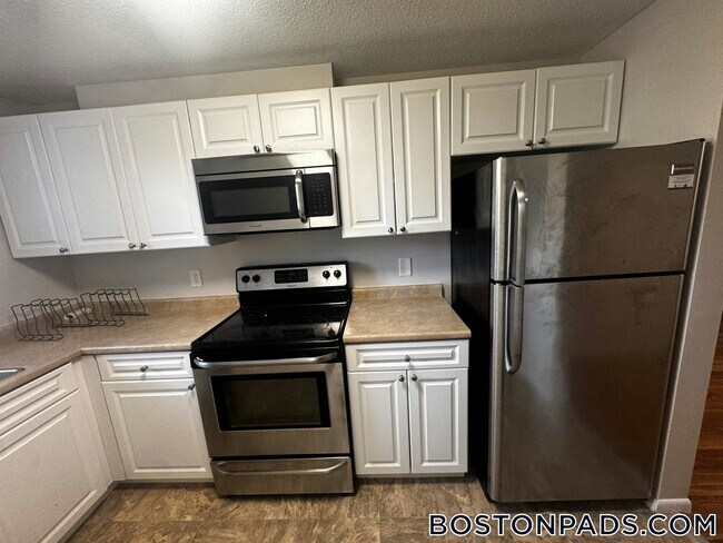 52 Mill St unit 6, Woburn, MA 01801 - photo 2