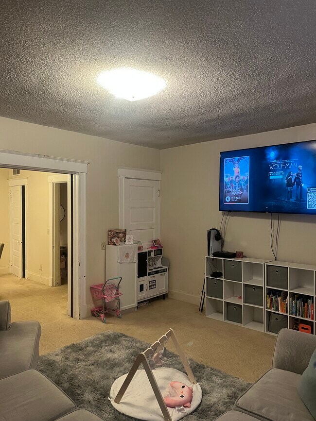 3453 Woodburn Ave unit 3, Cincinnati, OH 45207 - photo 4